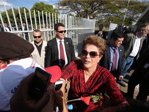 Dilma deixou em definitivo o Palácio da Alvorada, em Brasília, e seguiu para Porto Alegre (RS) (Foto: André Dusek/Estadão Conteúdo)
