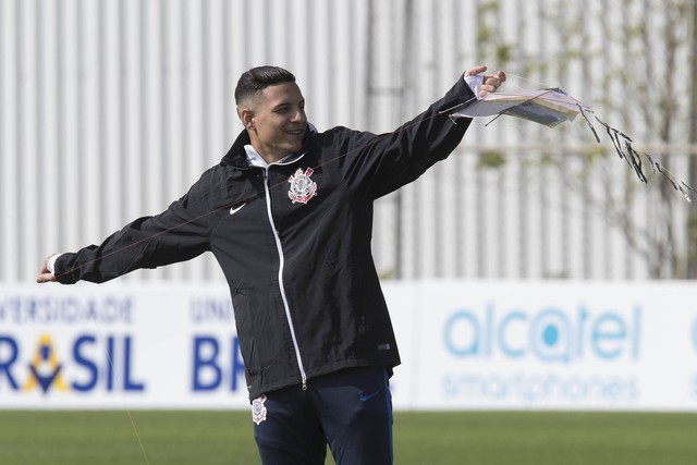 Apesar da recusa do Corinthians, agentes aguardam nova investida russa por Arana