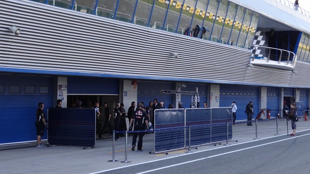 Box RBR testes pré-temporada Jerez de la Frontera (Foto: Rodrigo França / GLOBOESPORTE.COM)