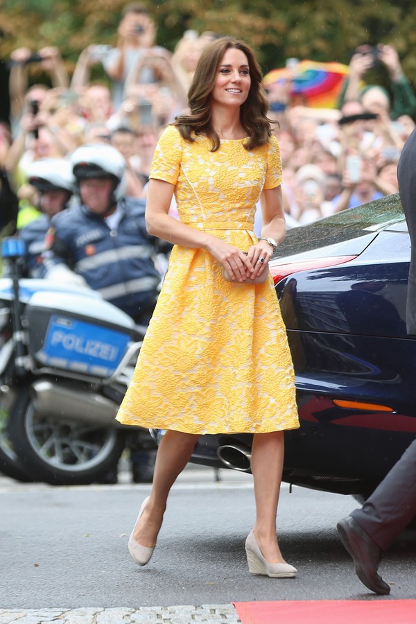 HEIDELBERG, GERMANY - JULY 20:  Catherine, Duchess of Cambridge arrives for a visit of the German Cancer Research Center on the second day of their visit to Germany on July 20, 2017 in Heidelberg, Germany. The Duke and Duchess of Cambridge will meet resea (Foto: Getty Images)