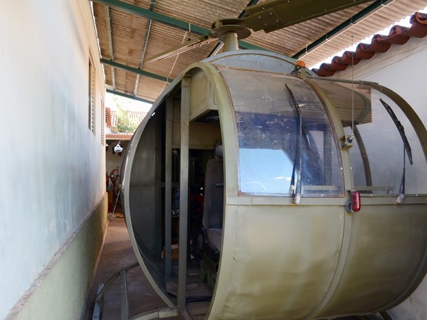 Helicóptero foi montado na garagem da casa do Zé Fernando, Nepomuceno (Foto: Samantha Silva/G1)