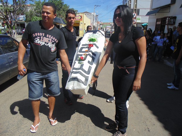 G Alunos Fazem Vel Rio Da Uespi Em Protesto Por Falta De