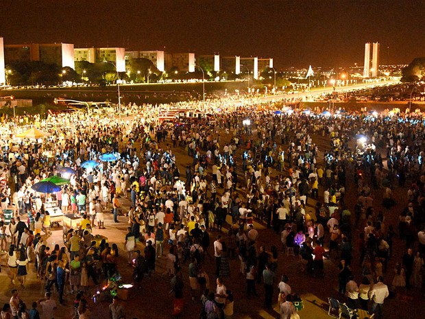 Público se concentra ao lado do Museu da República, onde aconteceu o réveillon oficial de Brasília; Baby do Brasil fechou a noite (Foto: Tony Winston/Agência Brasília)
