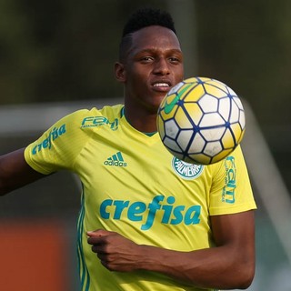 Edu Dracena deve assumir vaga de Yerry Mina