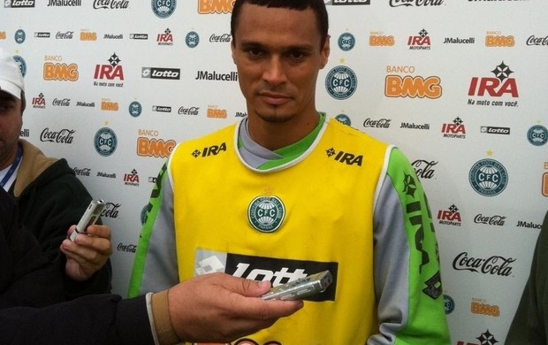 Emerson zagueiro Coritiba (Foto: Luciano Balarotti - Globoesporte.com)
