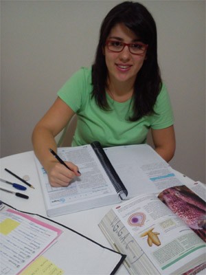 Beatriz Pizzi se prepara para prestar medicina (Foto: Arquivo Pessoal)