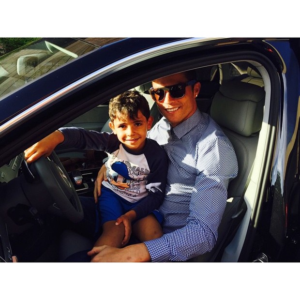 Cristiano Ronaldo com o filho (Foto: Reprodução/Instagram)