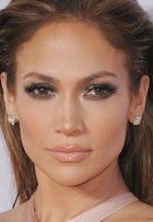 Copie o make 'bafônico' de Jennifer Lopez no AMAs em apenas 5 passos
