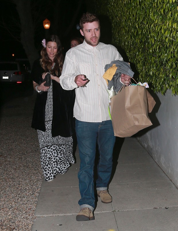 Jessica Biel e Justin Timberlake comemoram o aniversário da atriz em Los Angeles, nos Estados Unidos (Foto: Grosby Group/ Agência)