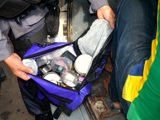Material roubado foi recuperado pelos militares, em Macapá (Foto: Abinoan Santiago/G1)