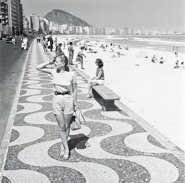 Praia de Copacabana, 1947 (Foto: Kurt Klagsbrunn)