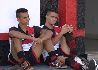 Thiago Rômulo e Yago, atacantes do Atlético-GO (Foto: Reprodução/TV Anhanguera)