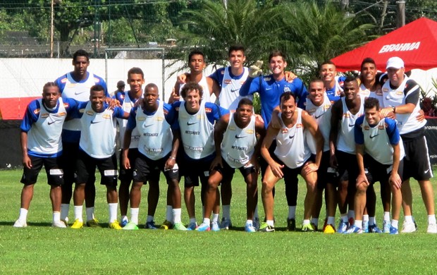 jogadores do santos treino (Foto: Lincoln Chaves)