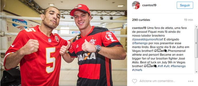 Torcedores do Flamengo, o lutador José Aldo e o jogador de futebol americano Cairo Santos se encontram (Foto: Reprodução/Instagram)