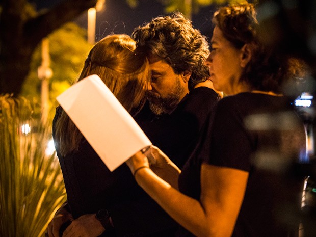 Na cena, Zé Alfredo e Maria Isis estão em clima de romance (Foto: Raphael Dias/TV Globo)