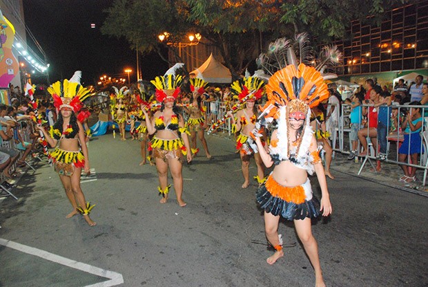 Tribos de Índios mantêm a tradição de apresentar sua cultura e são uma atração à parte no Carnaval de Natal  (Foto: Marco Polo)