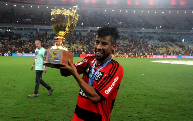 Leo Moura taça trofeu, Flamengo x Vasco (Foto: André Durão)