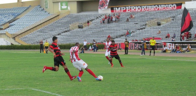 Flamengo-PI x Caiçara, Copa Piauí 2015 (Foto: Abdias Bideh/GloboEsporte.com)