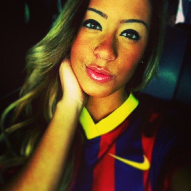 Rafaella com a camisa do Barceloa  (Foto: Reprodução  / Instagram)