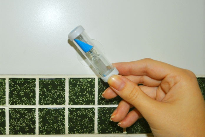 Ampulheta distribuída pelo Consórcio PCJ ajuda a controlar tempo no banho e economizar água