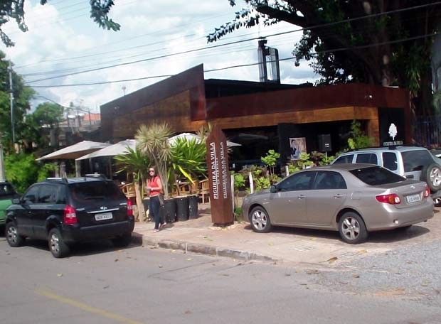 Entrada do restaurante Filgueira da Vila, na Vila Planalto, no Distrito Federal, onde o presidente nacional do PT foi assaltado (Foto: Ricardo Moreira/G1)