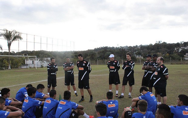 Técnico do sub-20, Claudinei Oliveira, está confiante no título inédito (Foto: Bruno Giufrida / Santos FC) Técnico do sub-20, Claudinei Oliveira, está confiante no título inédito (Foto: Bruno Giufrida / Santos FC)