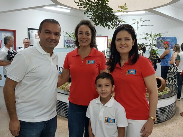 Candidato a prefeito de Natal, Kelps votou na Facex de Capim Macio (Foto: Anderson Barbosa/G1)
