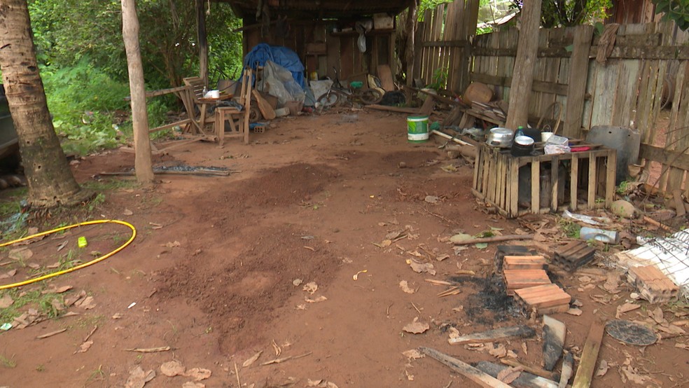 Local onde ocorria festa era nos fundos de uma casa, em Cabixi (Foto: José Manoel/Rede Amazônica)