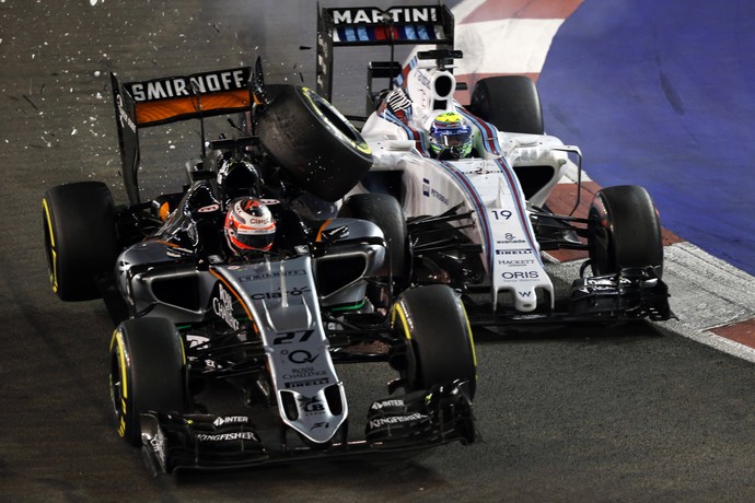 Acidente entre Felipe Massa e Nico Hulkenberg no GP de Cingapura (Foto: AP)
