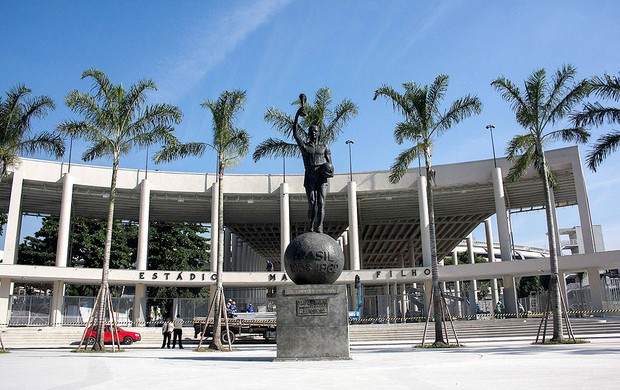 Obras operários maracanã reabertura estátua bellini (Foto: Ale Silva / Agência Estado)