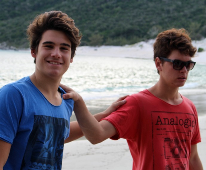 Nicolas e João são brothers até nos bastidores (Foto: Rodrigo Brisolla/Gshow)