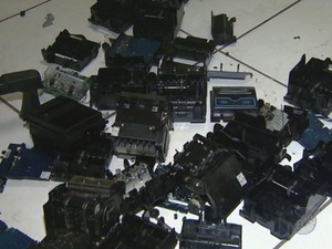 Perícia técnica destruio sistema de computadores de bingo clandestino em Campinas (Foto: Reprodução / EPTV)