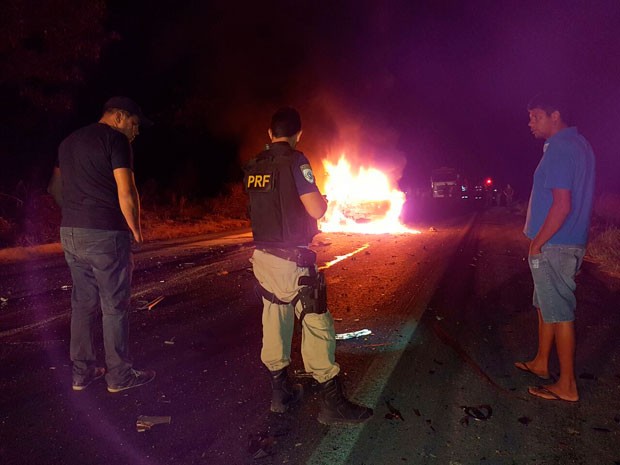 Acidente ocorreu em trecho da BR-242, em Luís Eduardo Magalhães (Foto: Sigi Vilares/Blog do Sigi Vilares)