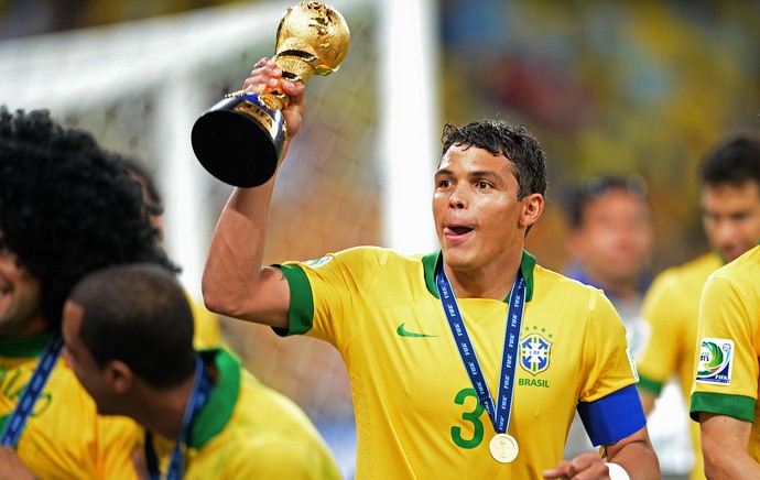 Thiago Silva comemoração Brasil taça (Foto: AFP)