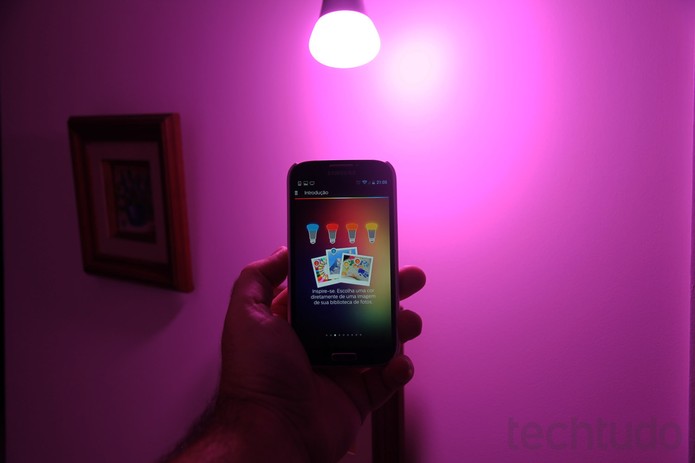 Configuração das lâmpadas LEDs é bem simples (Foto: Rodrigo Bastos/TechTudo) Configuração das lâmpadas LEDs é bem simples (Foto: Rodrigo Bastos/TechTudo)