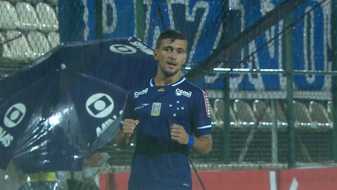 Arrascaeta comemora gol pelo Cruzeiro contra o Villa Nova (Foto: Reprodução \TV Globo Minas)