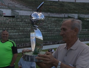 Taça da Série D do Brasileiro 'visita' treino do Botafogo-PB no Estádio Almeidão (Foto: Reprodução / TV Cabo Branco) Taça da Série D do Brasileiro 'visita' treino do Botafogo-PB no Estádio Almeidão (Foto: Reprodução / TV Cabo Branco)