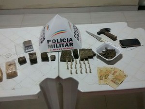 Adolescente assumiu ser proprietária da droga (Foto: Polícia Militar/Divulgação)