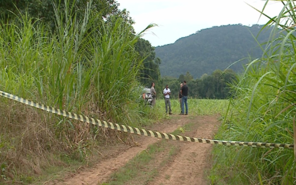 Local onde foi encontrado o corpo da jovem (Foto: Reprodução/ RBS TV)
