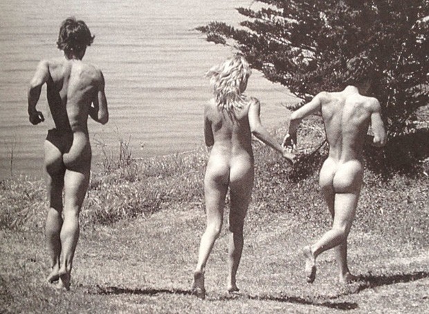 Jamie Dornan (a destra) e Malin Åkerman (al centro) hanno posato nudi in una campagna mentre i due facevano i modelli (Foto: riproduzione)