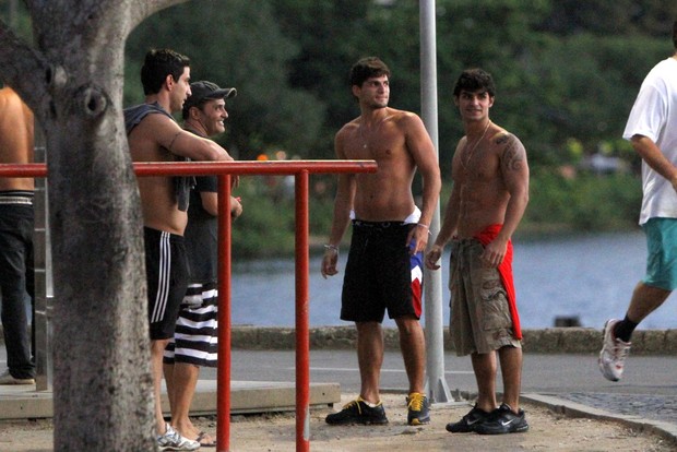 André ex-bbb malhando em orla no Rio de Janeiro (Foto: Gil Rodrigues/ FotoRio News)