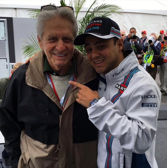 Felipe Massa tieta Michael Douglas no GP do Canadá (Foto: Divulgação)