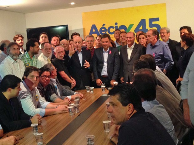 Aécio participa de reunião com aliados em São Paulo (Foto: Glauco Araújo / G1)