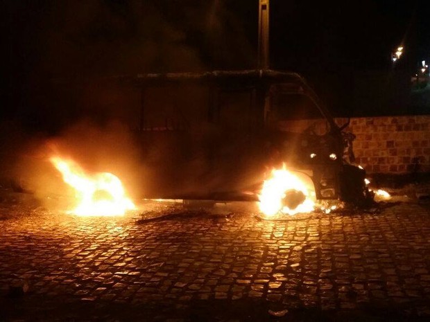 Ônibus incendiado em Assu (Foto: Francisco Coelho/Focoelho.com)