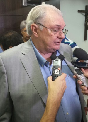 Gilvan de Pinho Tavares aproveitou a oportunidade para alfinetar o rival (Foto: Lucas Borges)