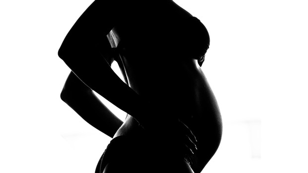 A top Fabiana Semprebom posa grávida: ela engordou 12 quilos desde o início da gravidez (Foto: Divulgação)