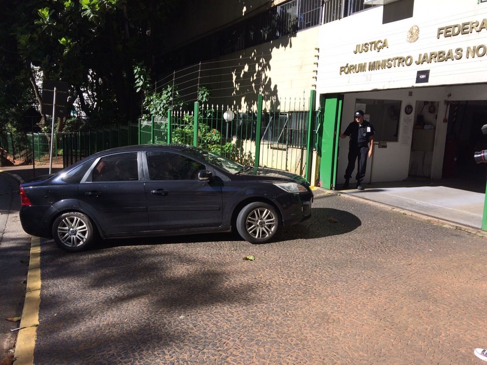 Fernando Henrique Cardoso chega para depor em processo da Lava Jato (Foto: Fernanda Cesaroni/G1)