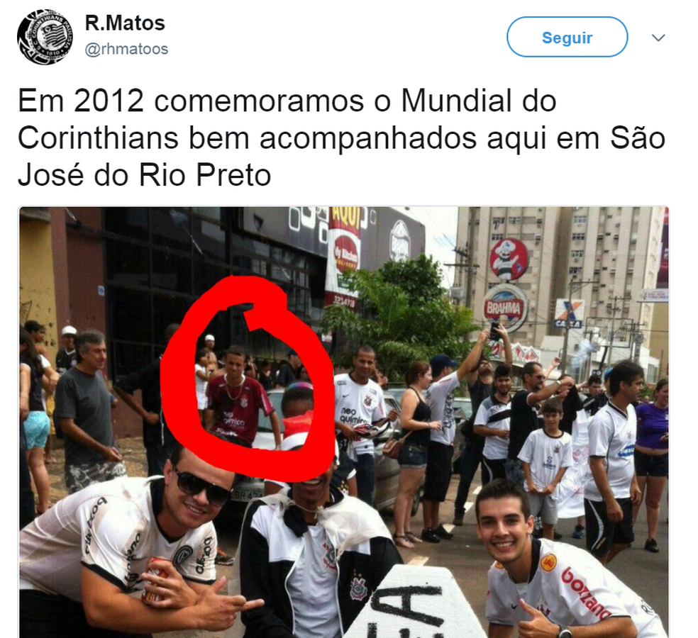 Imagem de Luan com a camisa do Corinthians em 2012 repercutiu entre torcedores na web (Foto: Reprodução / Twitter)