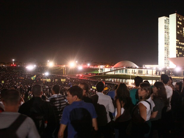 Concentração de manifestantes na Esplanada dos Ministérios (Foto: Antonio Augusto/Ag.Câmara)