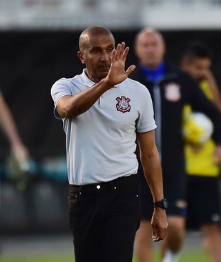 Análise: Corinthians desmorona com expulsão e reforça tendência de queda
